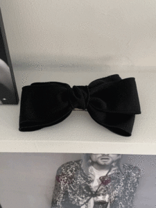 black ribbon pin 1color (왕리본)